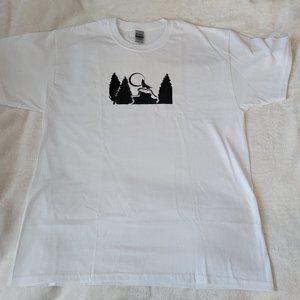 Wolf Howling In Forest Print Crew Neck T-Shirt